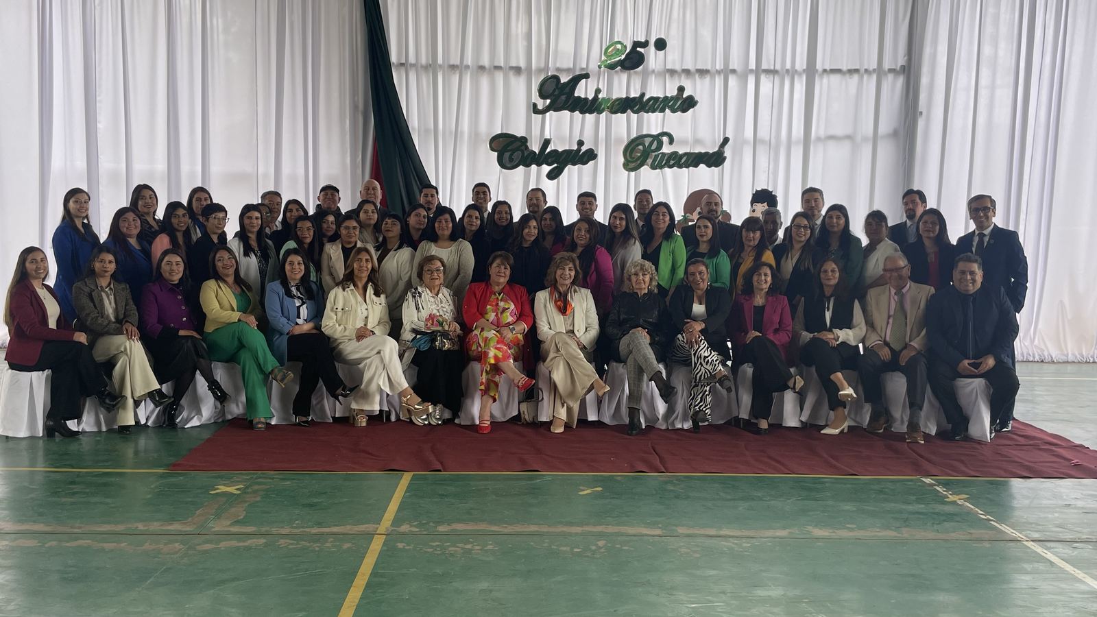 Estudiantes del Colegio Pucará Ovalle en aniversario